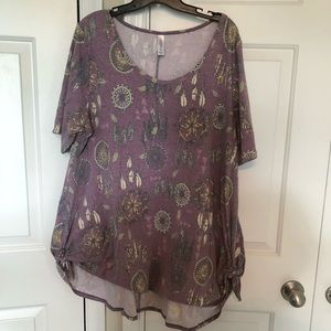 2XL Lularoe Perfect Tee with Dreamcatchers ❤️